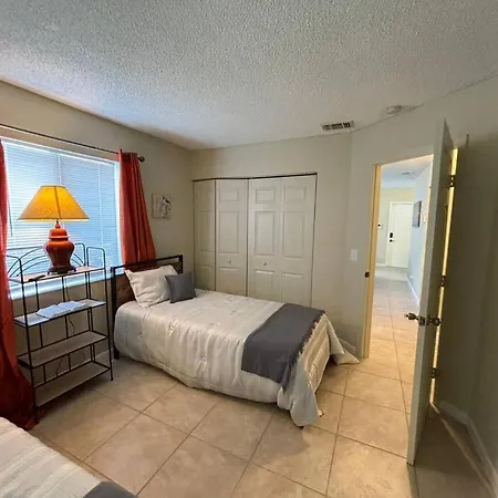 Sea Breeze- 2 Bedroom Apartment- Centrally Located